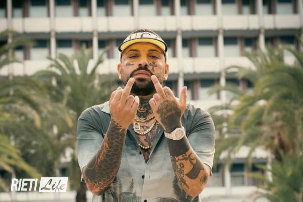 Vietato esibirsi al rapper Niko Pandetta: testi mafiosi, lo zio è al ...